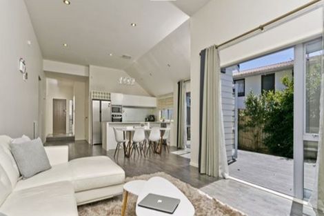 Photo of property in 1b Lynwood Road, New Lynn, Auckland, 0600