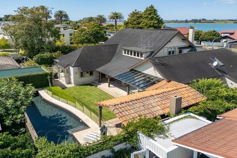 Photo of property in 247 Devonport Road, Tauranga, 3110