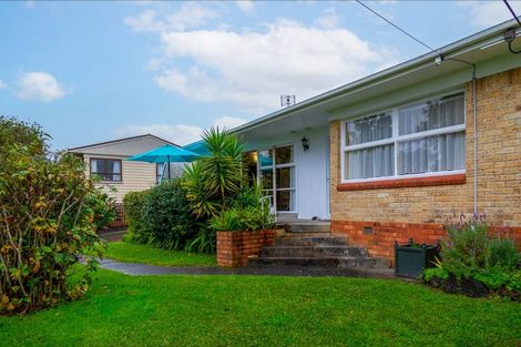 Photo of property in 26 Barron Drive, Green Bay, Auckland, 0604