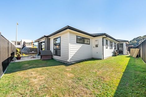 Photo of property in 123 Mawai Hakona Drive, Wallaceville, Upper Hutt, 5018