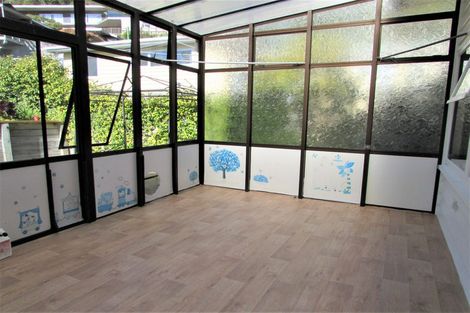 Photo of property in 2 Volkner Grove, Waterloo, Lower Hutt, 5011