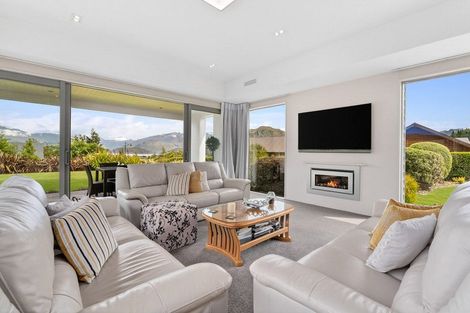 Photo of property in 70 Forest Heights, Wanaka, 9305