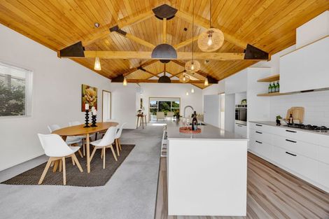 Photo of property in 11 Margaret Place, Merrilands, New Plymouth, 4312