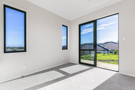 Photo of property in 16 Captain Rings Drive, Papakura, 2110