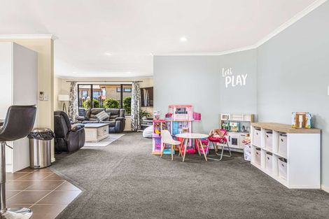 Photo of property in 12 Bella Villa Drive, Waiuku, 2123