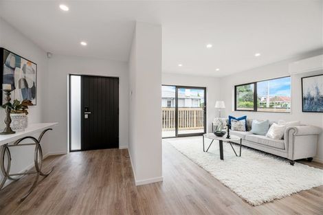 Photo of property in 9b Edwards Avenue, Henderson, Auckland, 0610