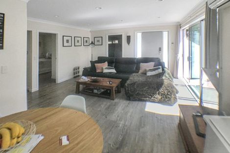 Photo of property in 9a Bruce Road, Glenfield, Auckland, 0629