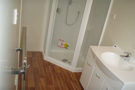 Photo of property in 32a Miles Crescent, Newlands, Wellington, 6037