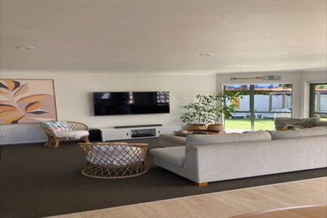 Photo of property in 43 Walton Street, Red Beach, 0932