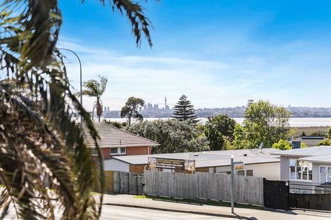 Photo of property in 342 Te Atatu Road, Te Atatu South, Auckland, 0610