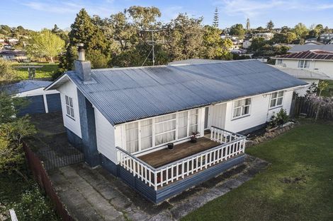 Photo of property in 22 Sarona Avenue, Glen Eden, Auckland, 0602