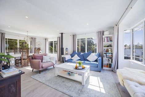 Photo of property in 39 Emlyn Place, Torbay, Auckland, 0630