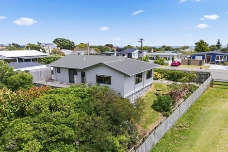 Photo of property in 130 Renown Road, Raumati South, Paraparaumu, 5032