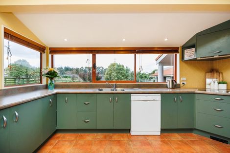 Photo of property in 25 Schnell Drive, Kelvin Grove, Palmerston North, 4414