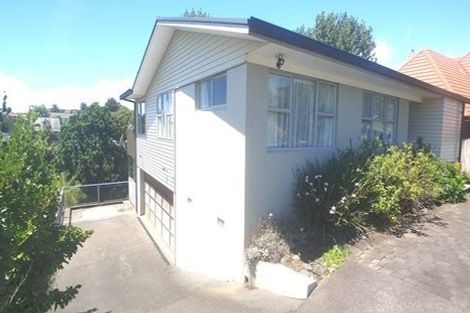 Photo of property in 17 Bert Wilson Place, Cockle Bay, Auckland, 2014