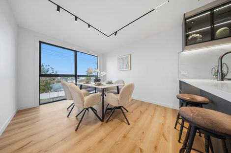 Photo of property in 2b Rangitoto Terrace, Milford, Auckland, 0620