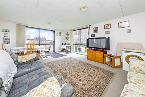 Photo of property in 2/2 Jack Farrell Place, Papakura, 2110