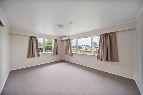 Photo of property in 130 Chichester Drive, Rosehill, Papakura, 2113