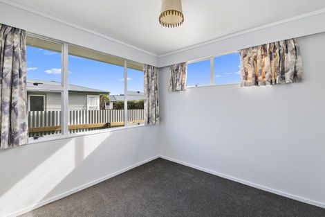 Photo of property in 2 Drake Street, Levin, 5510