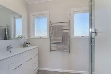 Photo of property in 11 Crispe Road, Clarks Beach, 2122