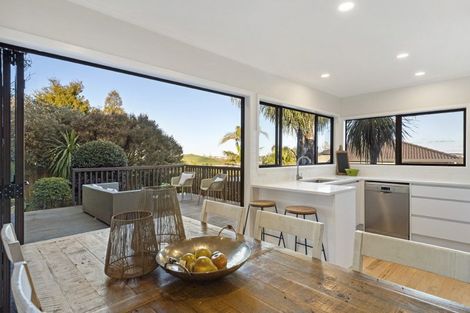 Photo of property in 43 Forrest Hill Road, Milford, Auckland, 0620