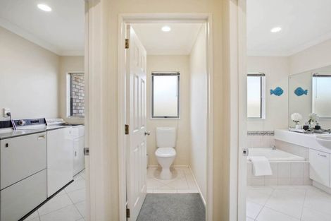 Photo of property in 11 Conacher Close, East Tamaki Heights, Auckland, 2016