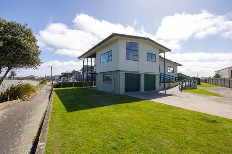 Photo of property in 1 Hartley Street, Foxton Beach, Foxton, 4815