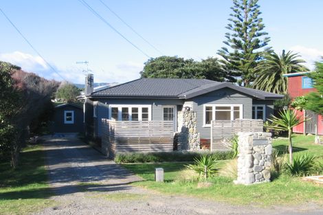 Photo of property in 40 Ngapaki Street, Waikanae Beach, Waikanae, 5036