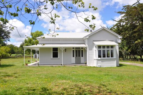 Photo of property in 1764 Kimbolton Road, Cheltenham, Feilding, 4777