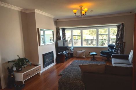 Photo of property in 6 Coates Grove, Silverstream, Upper Hutt, 5019