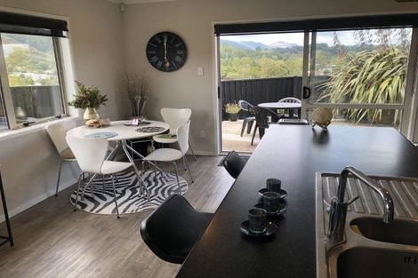 Photo of property in 86 Sunstone Crescent, Timberlea, Upper Hutt, 5018