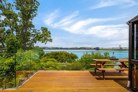 Photo of property in 27 Ferry Parade, Herald Island, Auckland, 0618