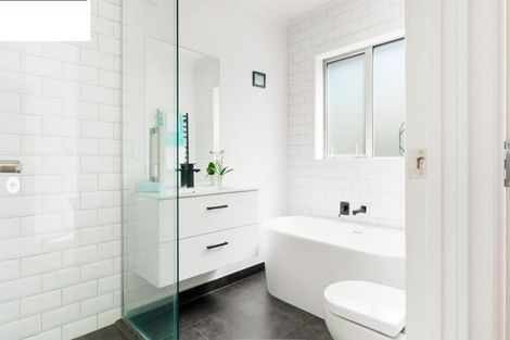 Photo of property in 2/19 Limmer Place, Browns Bay, Auckland, 0632