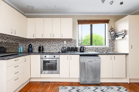 Photo of property in 33 Bowling Road, Greenmeadows, Napier, 4112