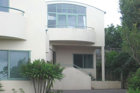 Photo of property in 2/7 Kaihu Street, Northcote, Auckland, 0627