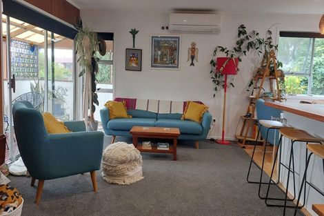 Photo of property in 6 Pankhurst Place, Sunnyvale, Auckland, 0612