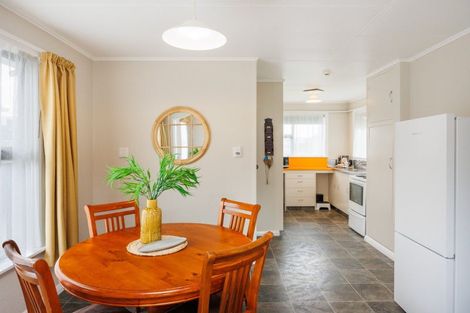 Photo of property in 9 Bristol Crescent, Roslyn, Palmerston North, 4414