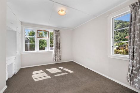 Photo of property in 27 Oxford Street, Picton, 7220