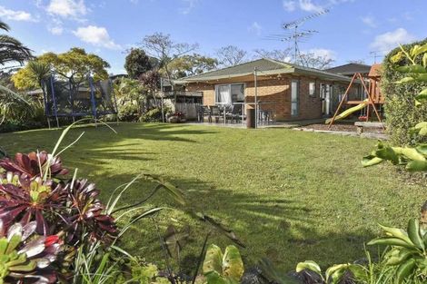 Photo of property in 1 Marbella Drive, Massey, Auckland, 0614