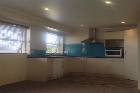 Photo of property in 2/17 Park Road, Glenfield, Auckland, 0629