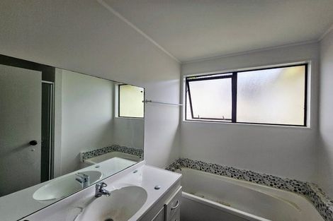 Photo of property in 1/151 Te Irirangi Drive, Flat Bush, Auckland, 2019