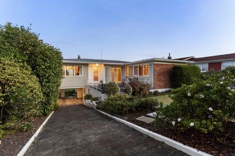 Photo of property in 23 Marcel Place, Glenfield, Auckland, 0629