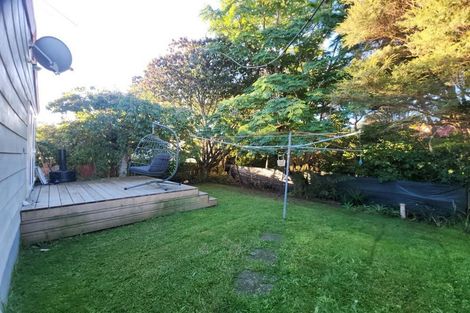 Photo of property in 75 Meadowvale Rise, Titirangi, Auckland, 0604