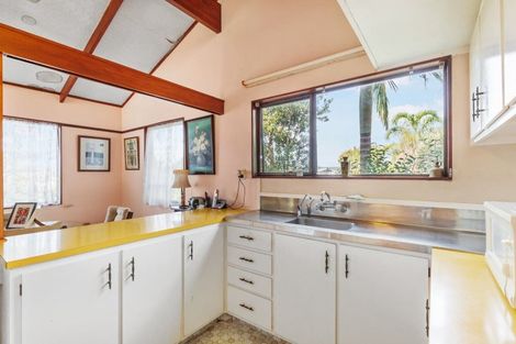 Photo of property in 2 Lingham Crescent, Torbay, Auckland, 0630