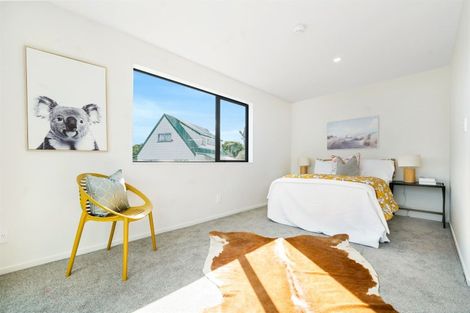 Photo of property in 4a Flaunty Place, West Harbour, Auckland, 0618