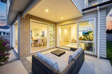 Photo of property in 21 Headland Drive, Long Bay, Auckland, 0630