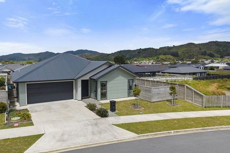 Photo of property in 6 Te Ara O Roimata, Wainuiomata, Lower Hutt, 5014