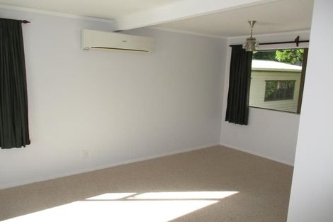 Photo of property in 4 Buckley Grove, Paraparaumu, 5032