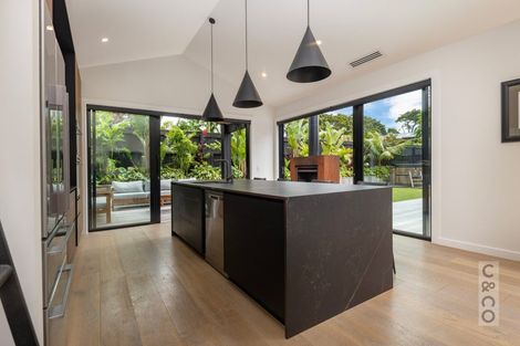 Photo of property in 1 Len Ireland Drive, Kumeu, 0810