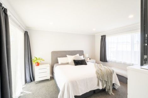 Photo of property in 96 Johnstone Drive, Fitzherbert, Palmerston North, 4410